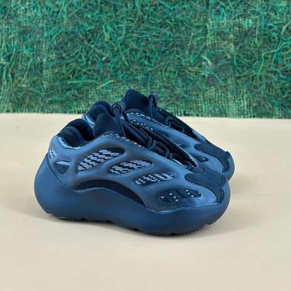 adidas gazelle silver green womens Yeezy 700 V3 